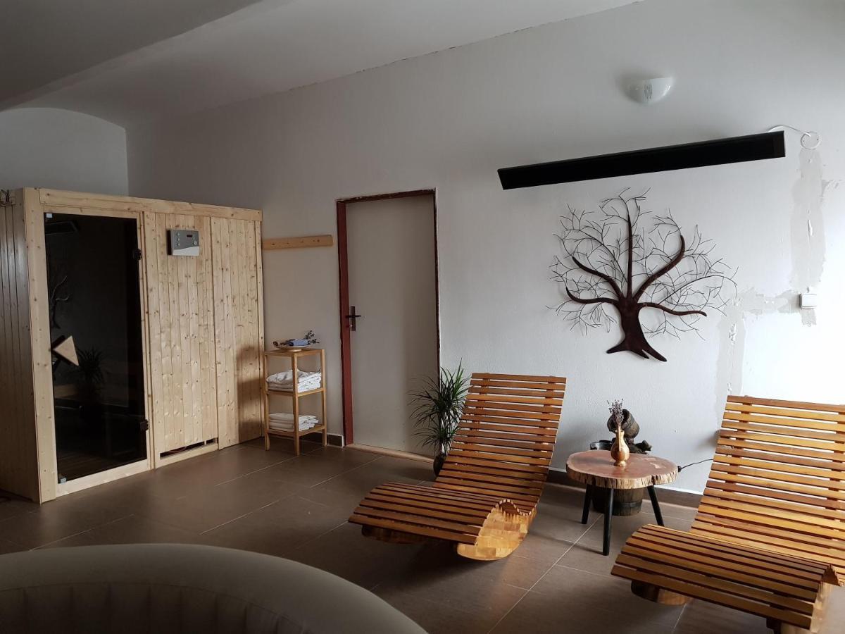 Penzion Tvrz Dub u Tábora Ratiborske Hory Esterno foto