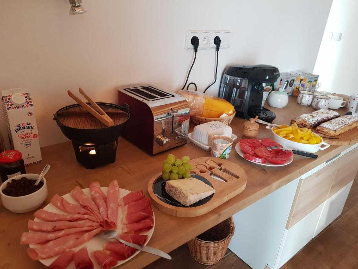 Penzion Tvrz Dub u Tábora Ratiborske Hory Esterno foto