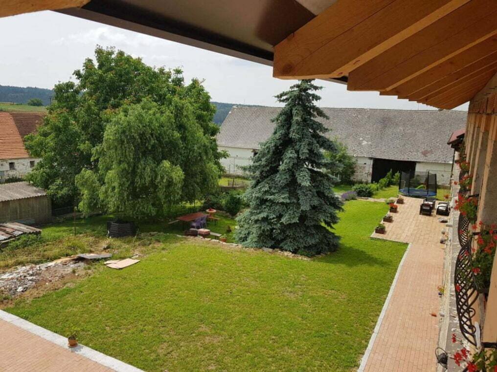Penzion Tvrz Dub u Tábora Ratiborske Hory Esterno foto
