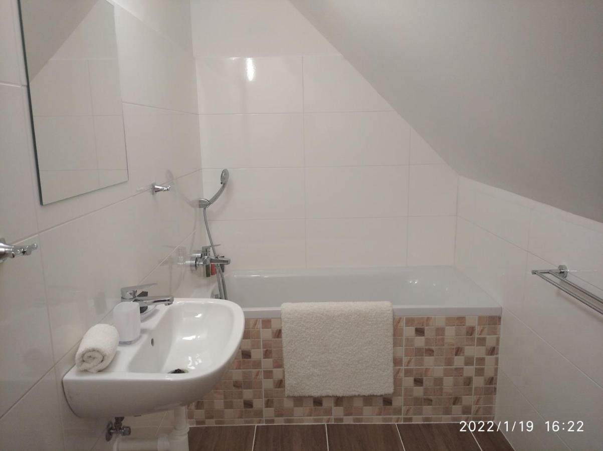 Penzion Tvrz Dub u Tábora Ratiborske Hory Esterno foto