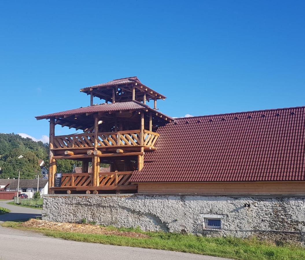 Penzion Tvrz Dub u Tábora Ratiborske Hory Esterno foto