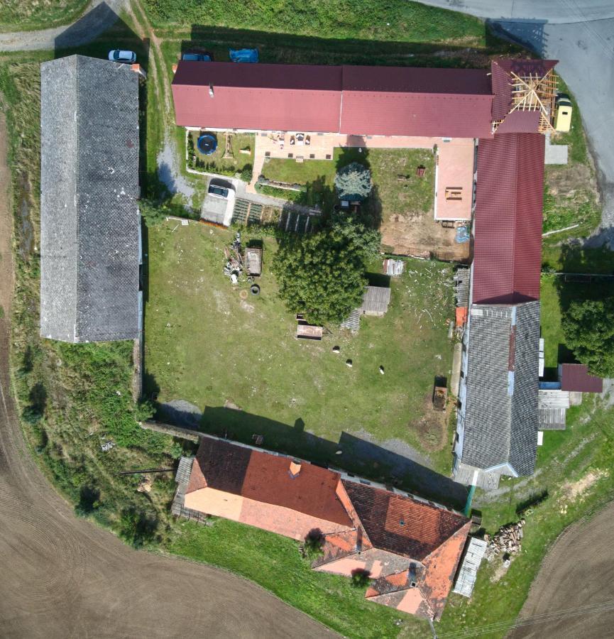 Penzion Tvrz Dub u Tábora Ratiborske Hory Esterno foto
